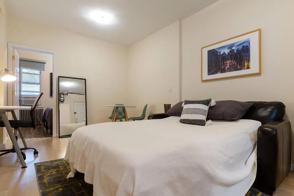 Comfortable Apartment With Workstation New York