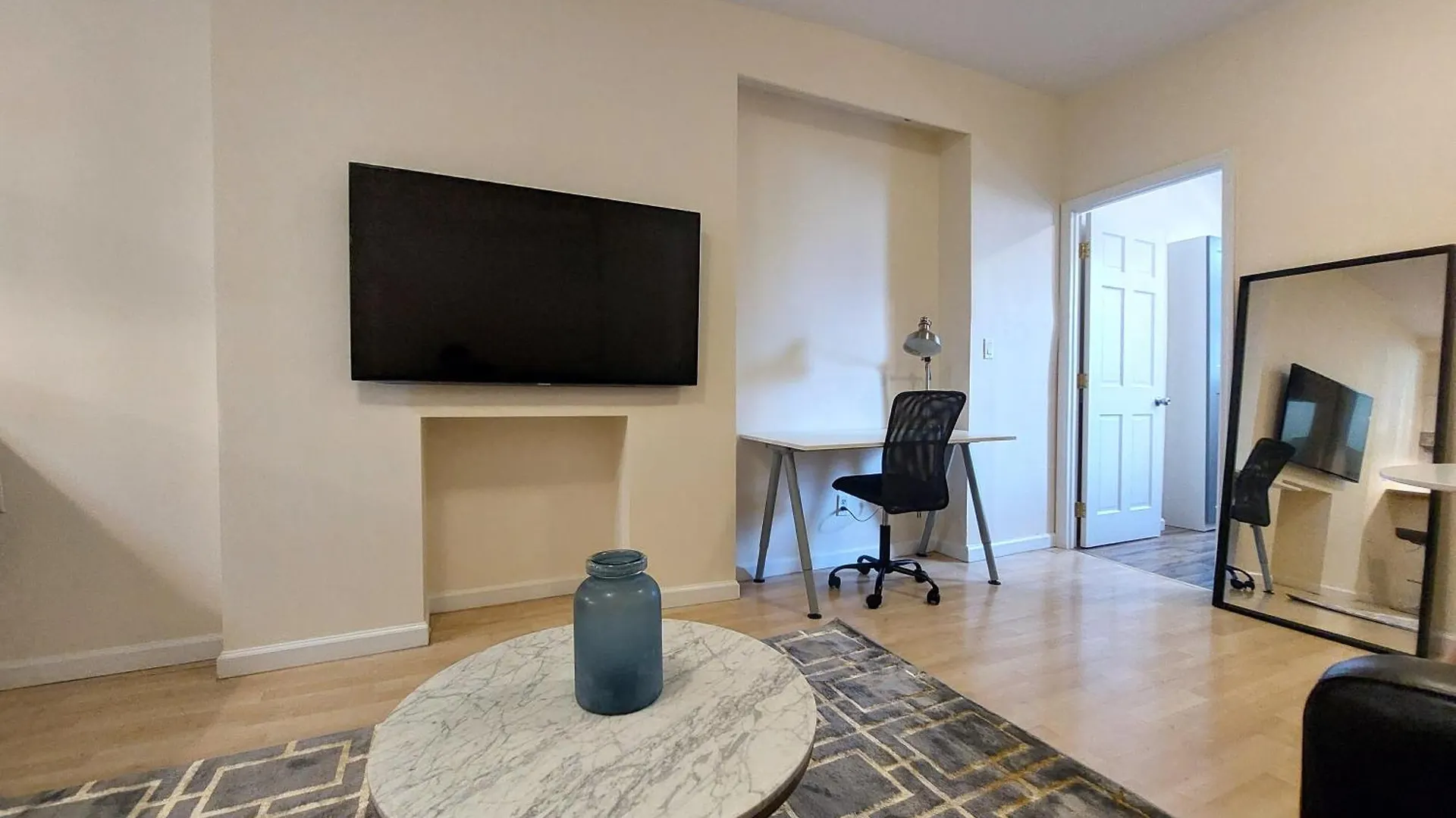 Comfortable Apartment With Workstation New York