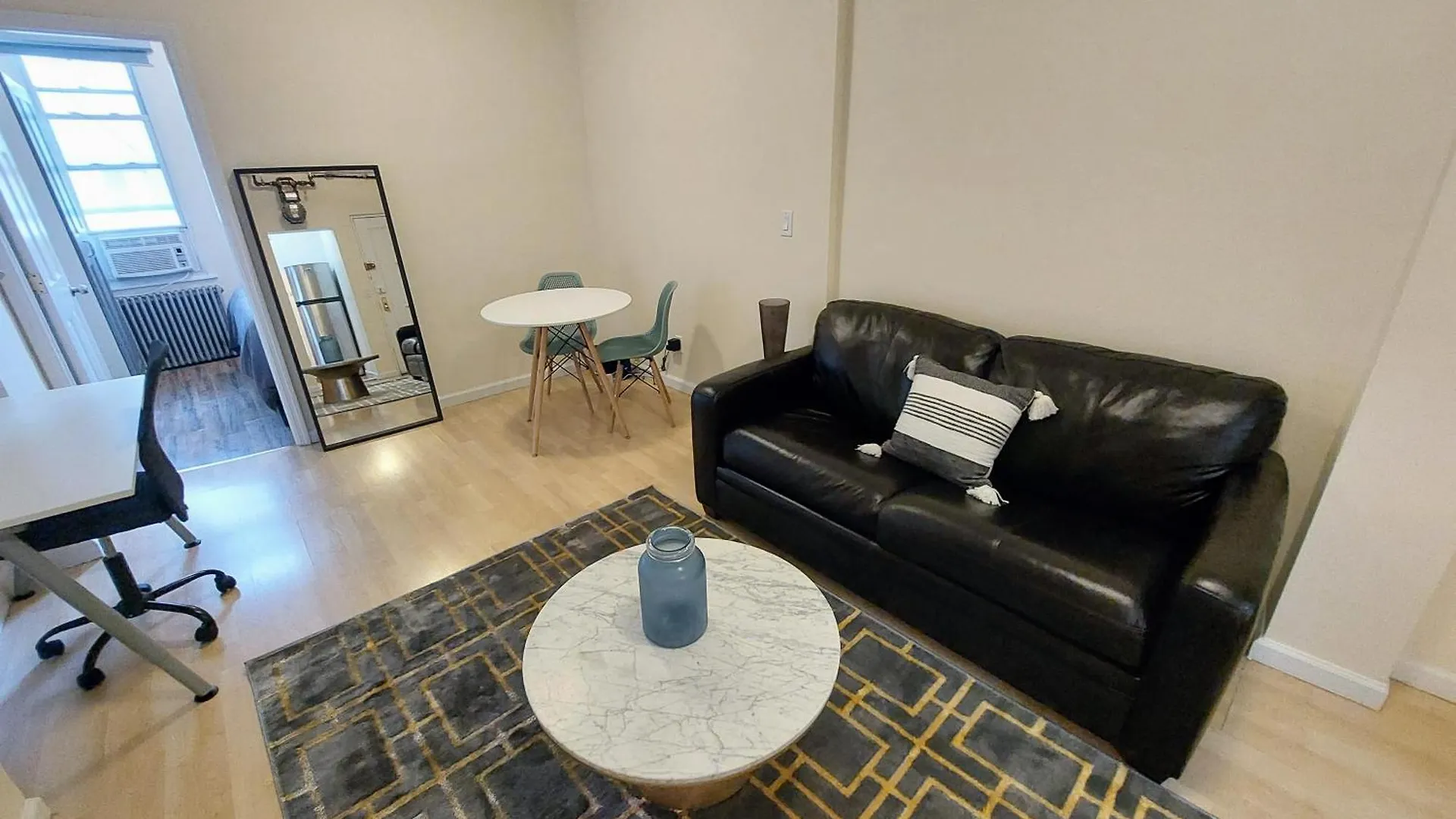 Comfortable Apartment With Workstation New York USA