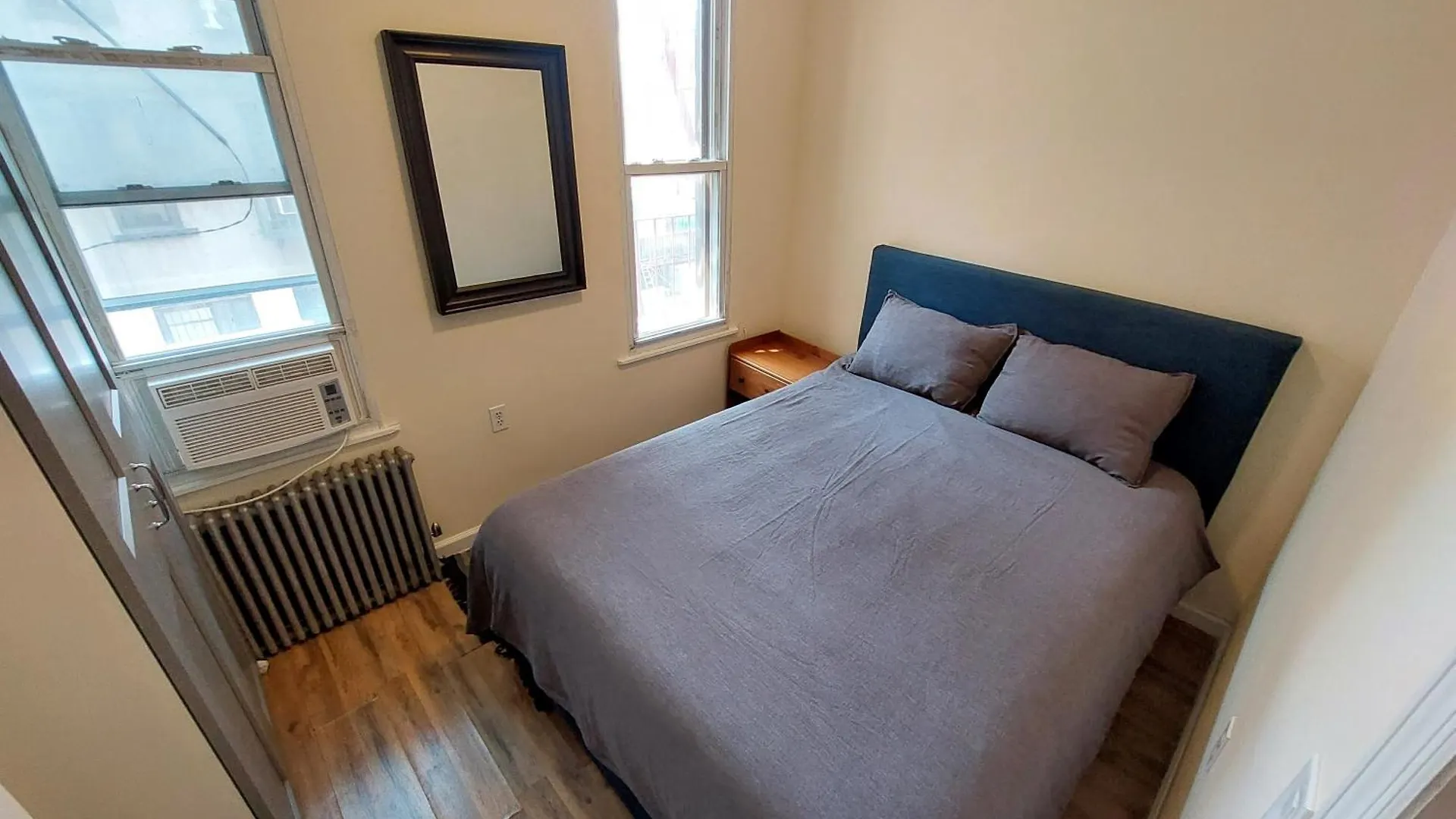 Comfortable Apartment With Workstation New York