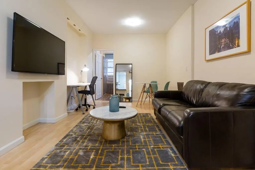 Comfortable Apartment With Workstation 뉴욕